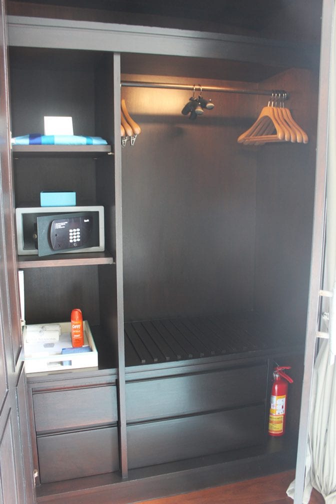 four seasons koh samui review - room closet 2