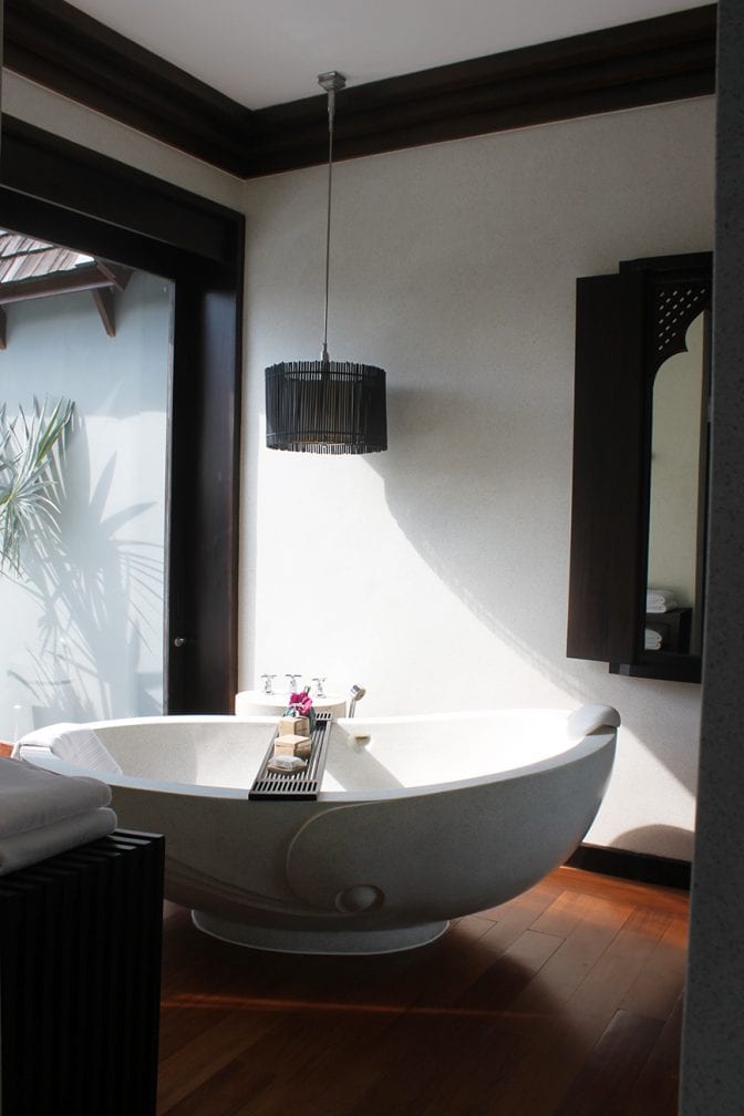 four seasons koh samui review - room tub 1